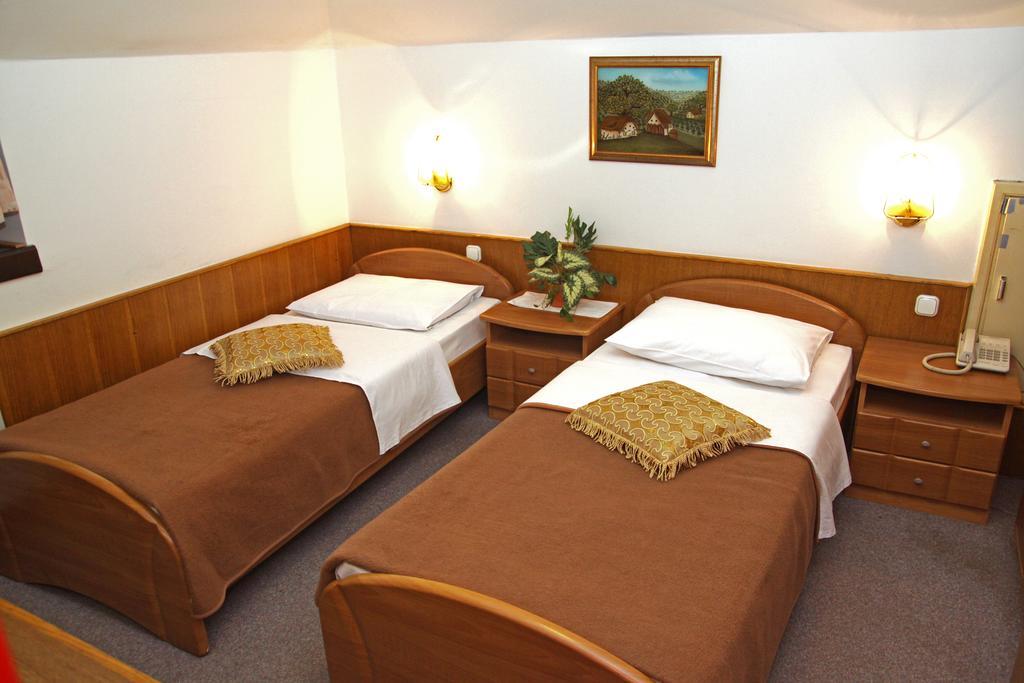 Guest House Royal Čakovec エクステリア 写真