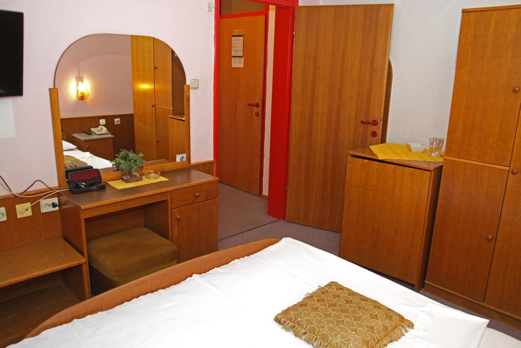 Guest House Royal Čakovec エクステリア 写真